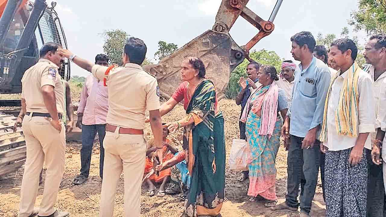 పంట భూములను లాక్కోవద్దు సారూ..