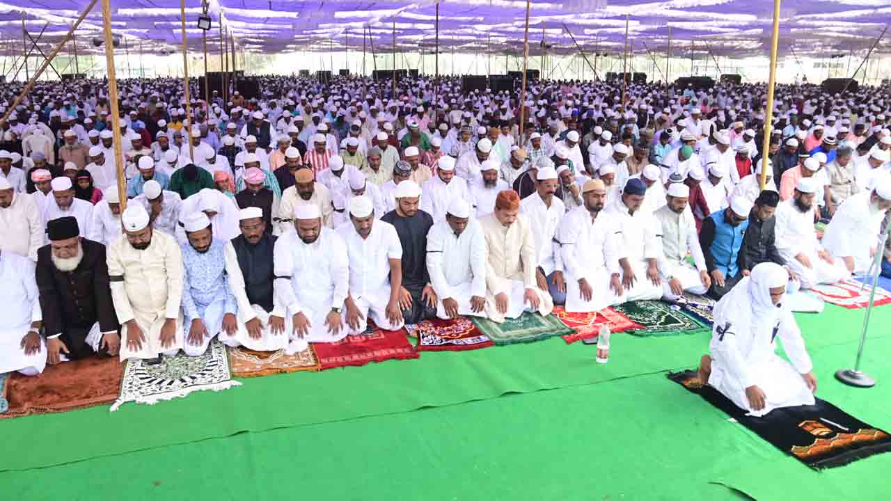 ఘనంగా ఈద్‌-ఉల్‌-ఫితర్‌