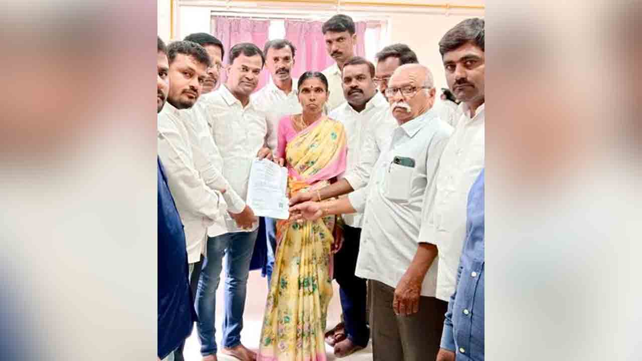 LOC Letter | బాధిత కుటుంబానికి ఎల్‌వోసీ అందజేత