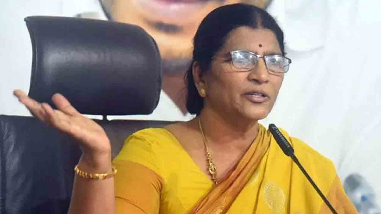 Lakshmi Parvati | చంద్రబాబు హయాంలోనే ఆలయాల వద్ద అపశృతులు : లక్ష్మీపార్వతి ఆరోపణలు