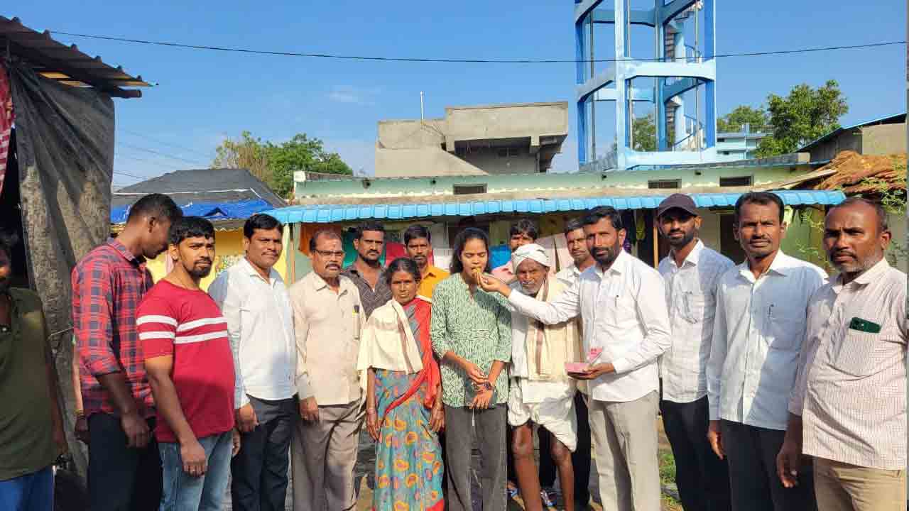 MBBS | పేదరికాన్ని జయించి తండ్రి కన్న కలలు నెరవేర్చిన డాక్టర్ స్వేత