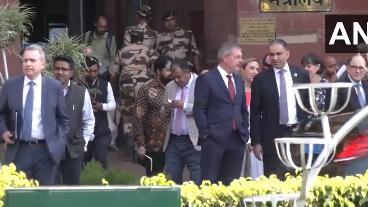 Pahalgam Terrorist Attack | పాక్‌ను ఒంటిరిని చేసేలా మద్దతును కూడగడుతున్న భారత్‌.. విదేశీ దౌత్యవేత్తలతో సౌత్‌ బ్లాక్‌లో కీలక భేటీ..!