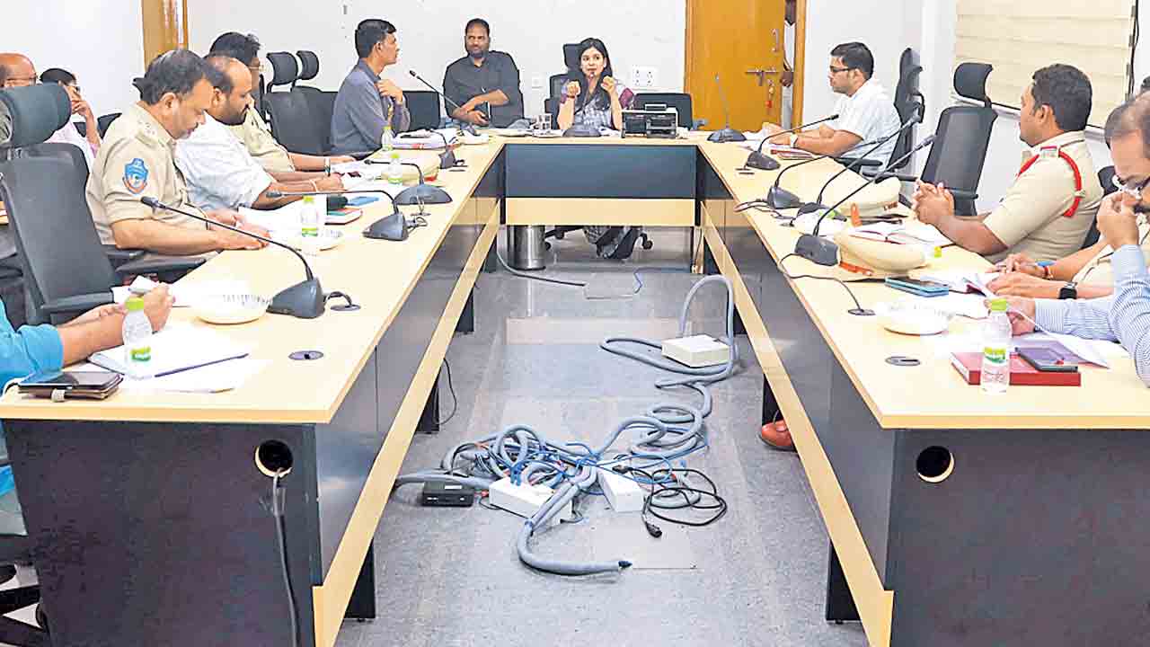 బర్డ్‌ఫ్లూ విస్తరించకుండా చర్యలు తీసుకోవాలి