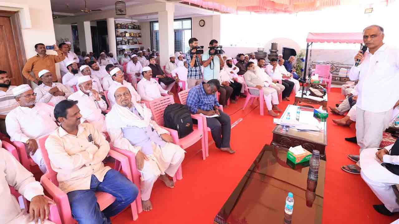 MLA Harish Rao | మంత్రి పదవి ఇవ్వడానికి మైనార్టీ నాయకుడే దొరకడం లేదా..? : హరీశ్‌ రావు