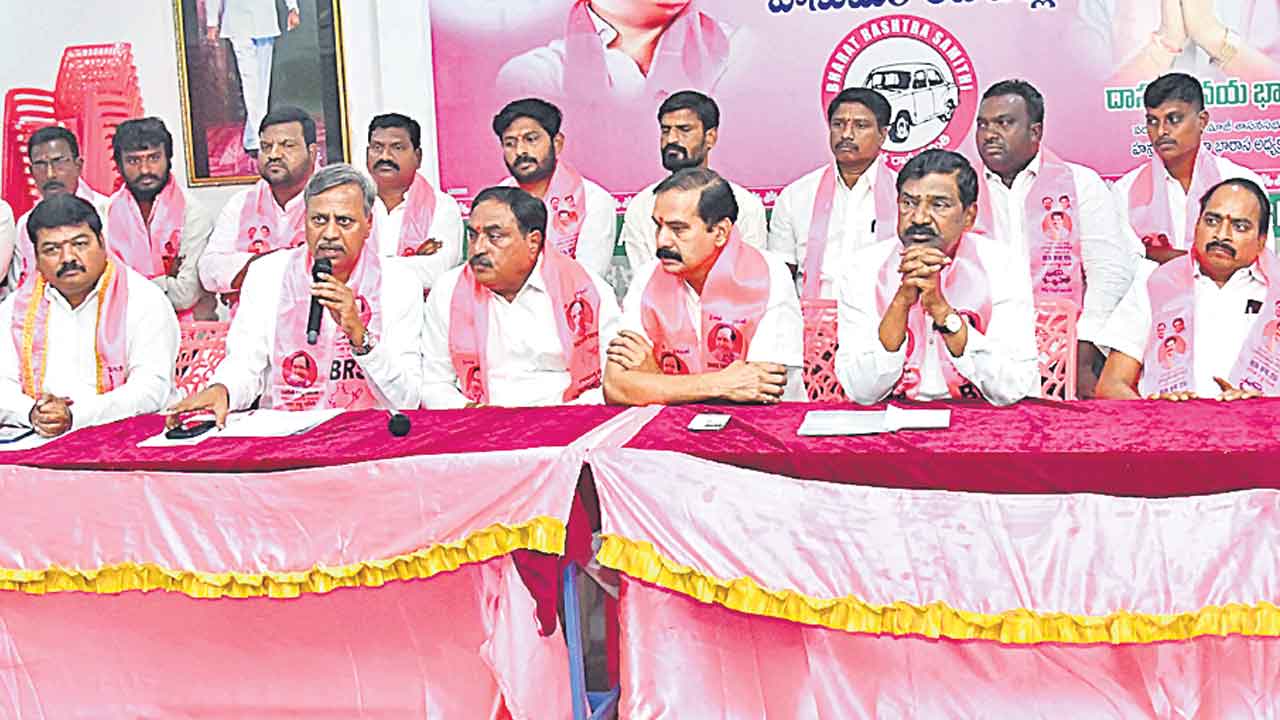 కడియం.. సిగ్గు, శరం ఉంటే రాజీనామా చెయ్‌!