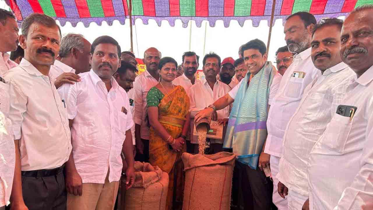 ప్రజా పాలనలో రైతులకు పెద్దపీట : ఎమ్మెల్యే రాజేష్ రెడ్డి