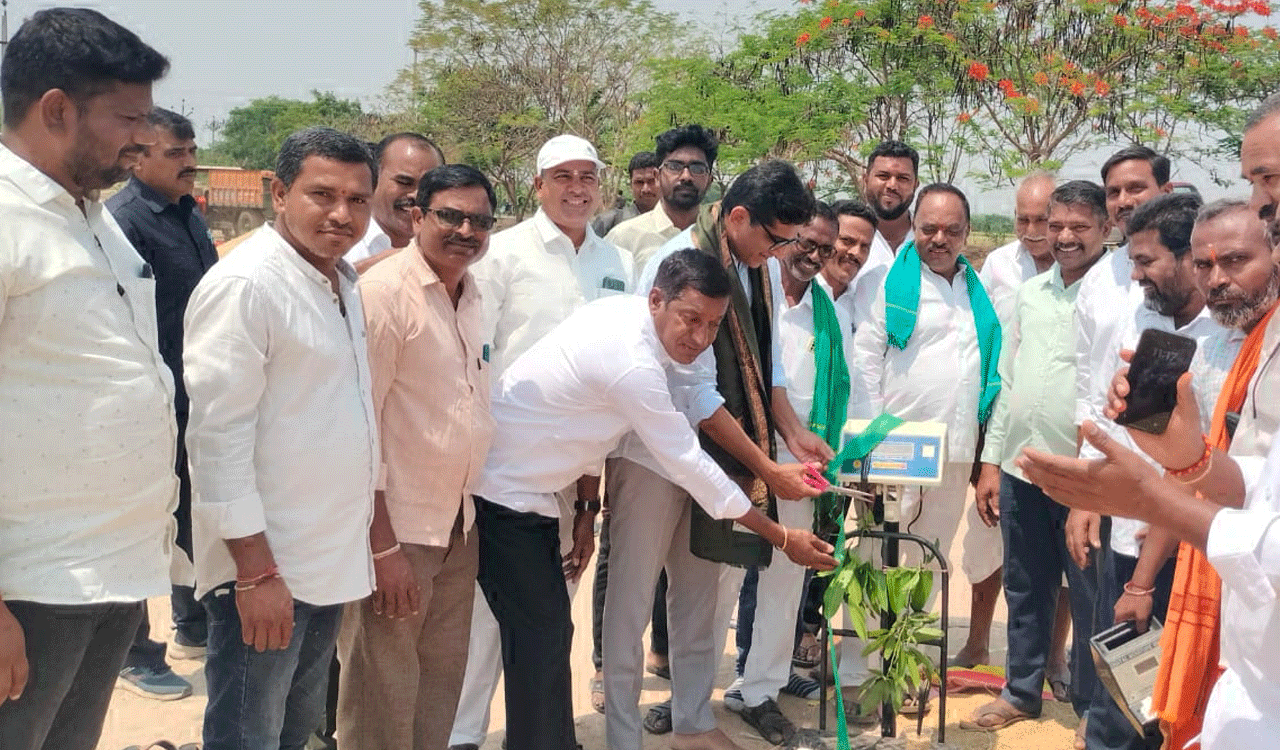 MLA SANJAY | ధాన్యం కొనుగోలు కేంద్రాలను వినియోగించుకోవాలి
