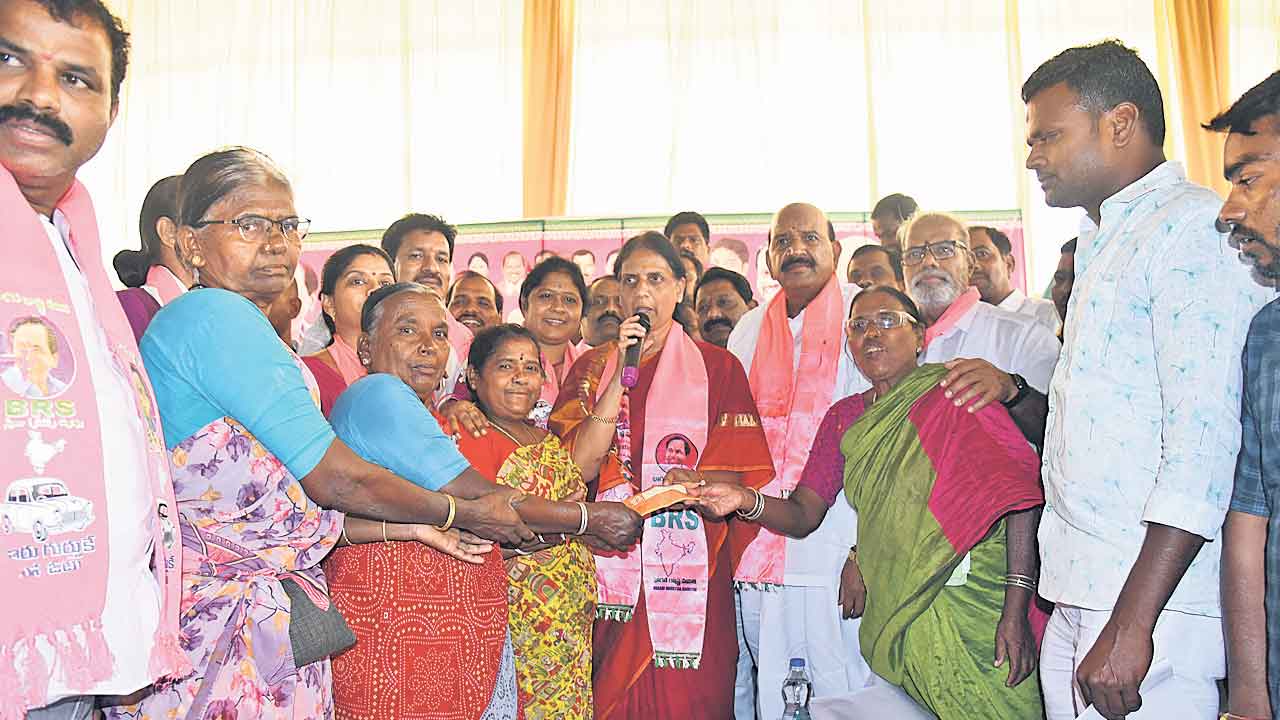 బీఆర్‌ఎస్‌ సభతో రేవంత్‌కు భయం