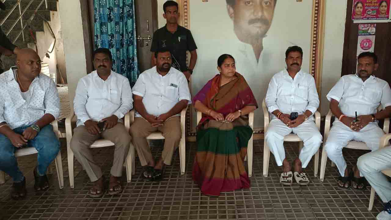 MLA Sunitha Lakshma Reddy | కాంగ్రెస్‌ పార్టీ కార్యాలయాలుగా రేషన్‌ దుకాణాలు : ఎమ్మెల్యే సునీతా లక్ష్మారెడ్డి