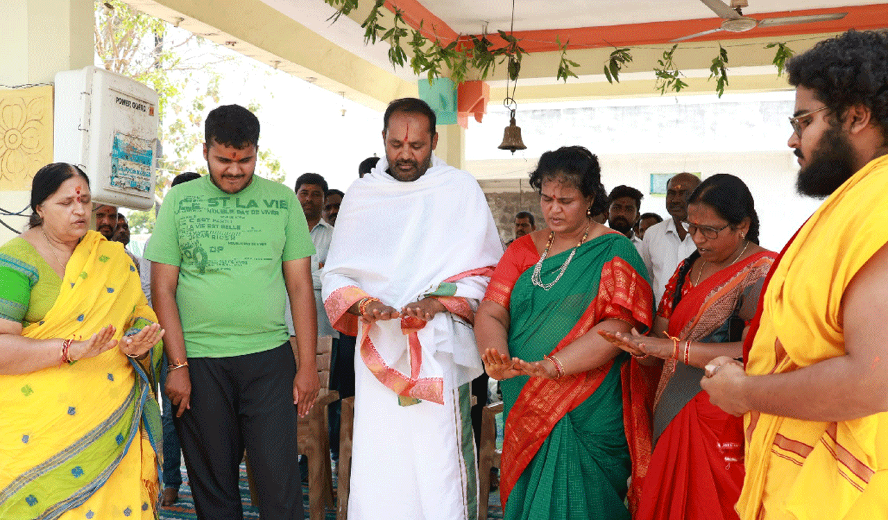 PEDDAPALLY MLA | రూపునారాయణపేటలో పెద్దపల్లి ఎమ్మెల్యే సతీసమేతంగా పూజలు