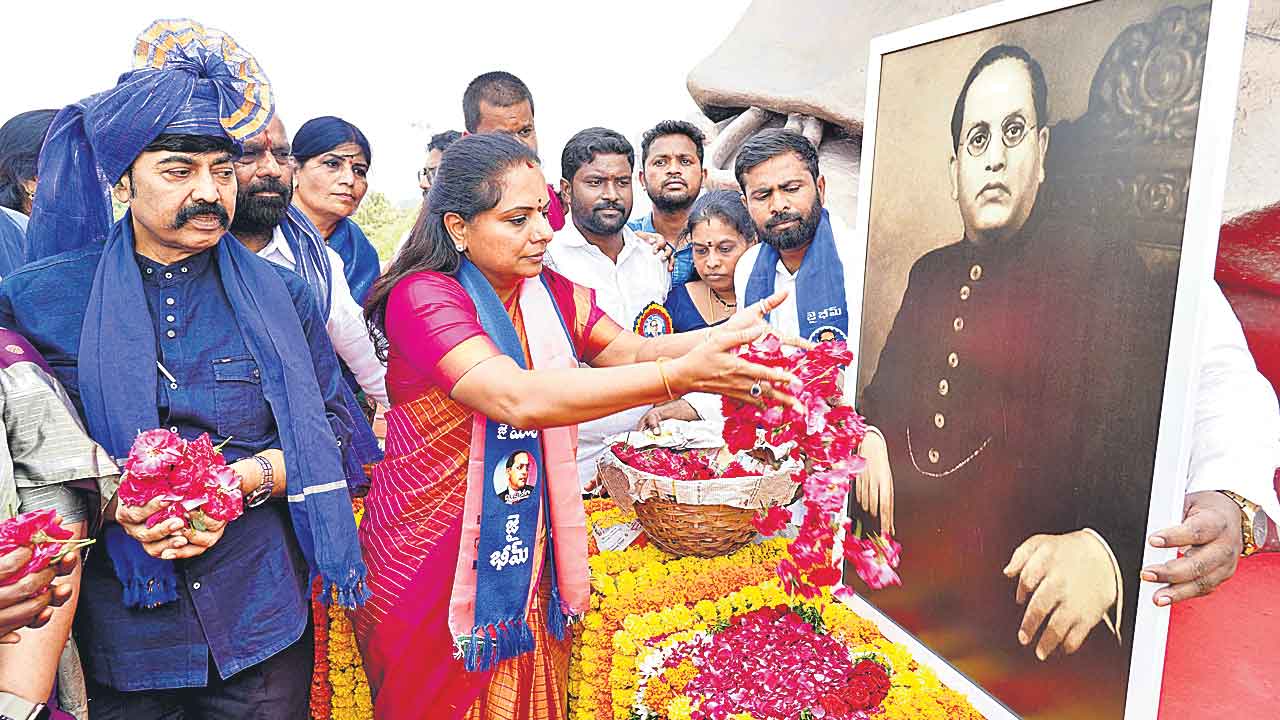 భారీ అంబేద్కర్‌కు సీఎం నివాళులేవి?