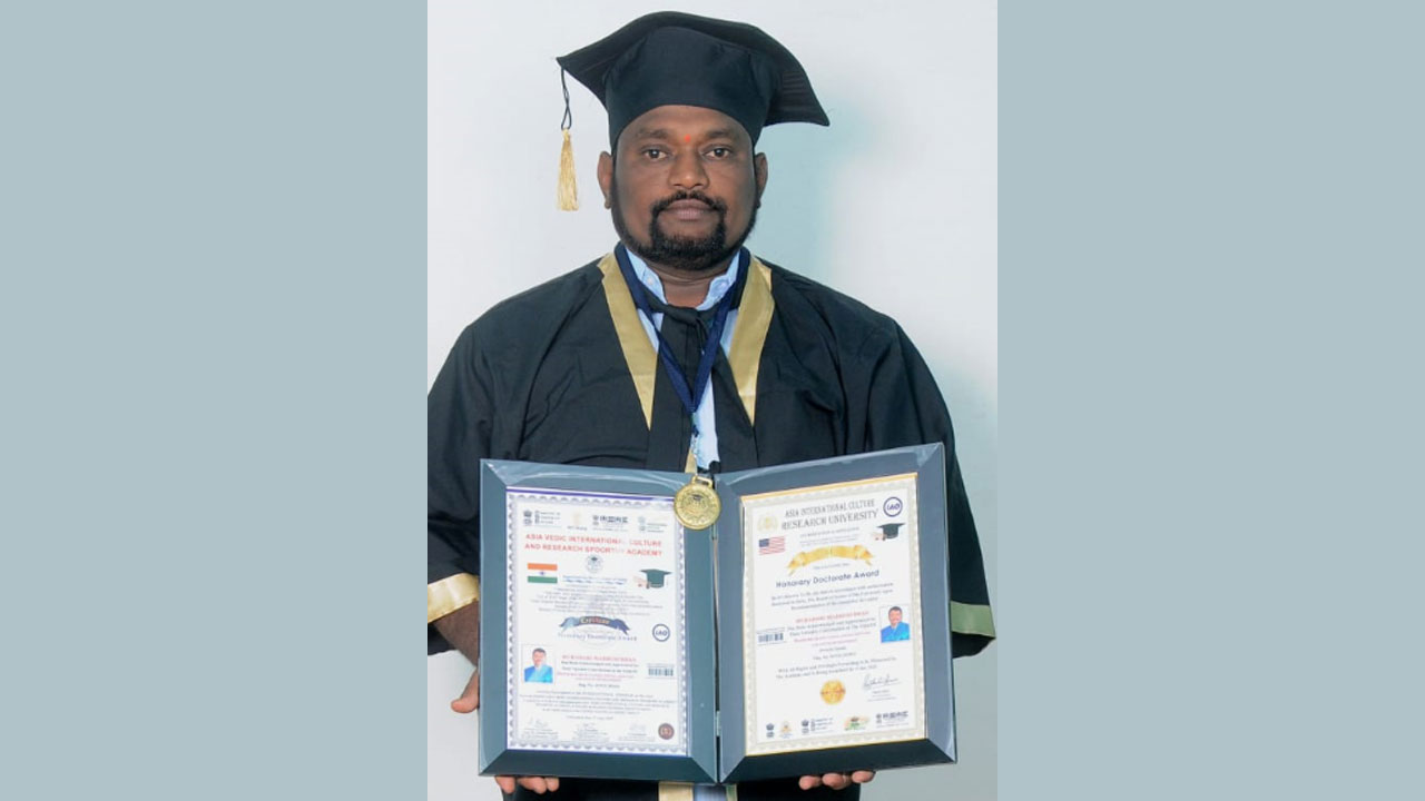 Duggondi | దుగ్గొండి జడ్పీ హెచ్‌ఎస్‌ జూనియర్‌ అసిస్టెంట్‌కు డాక్టరేట్‌..