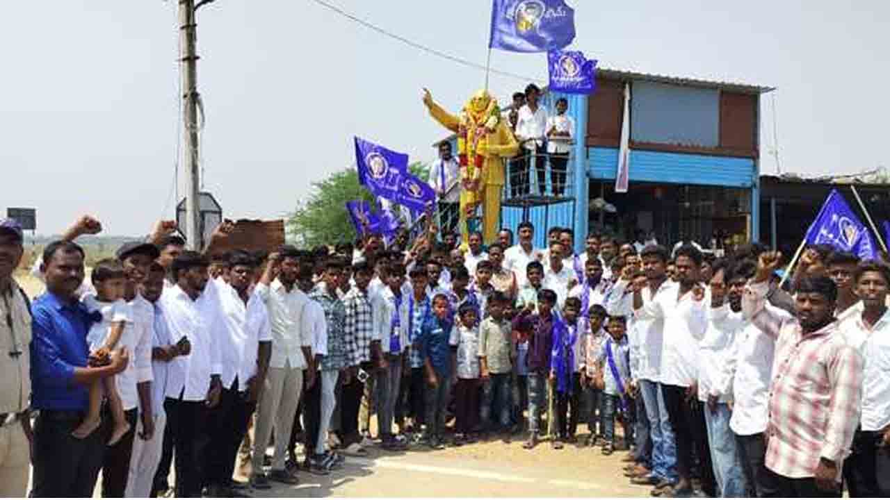 Maganur.. Seeta Dayakar Red
