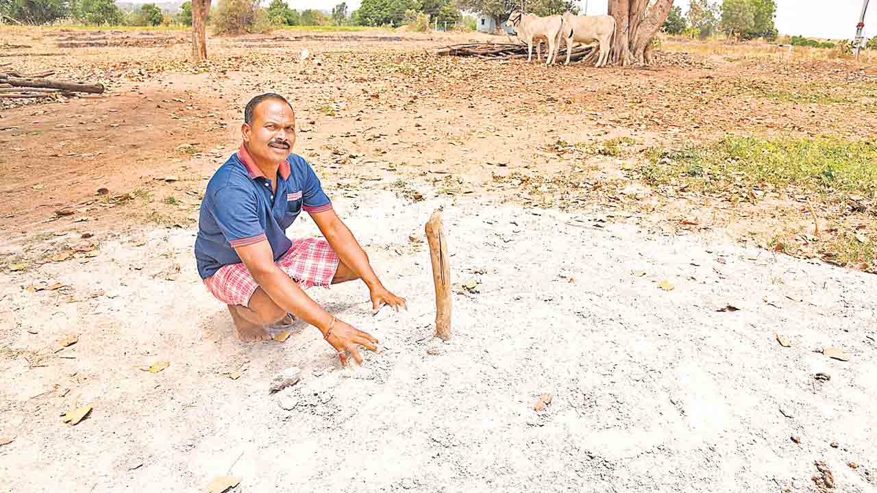 చేతికందాల్సిన పంట ఎండిపాయే..