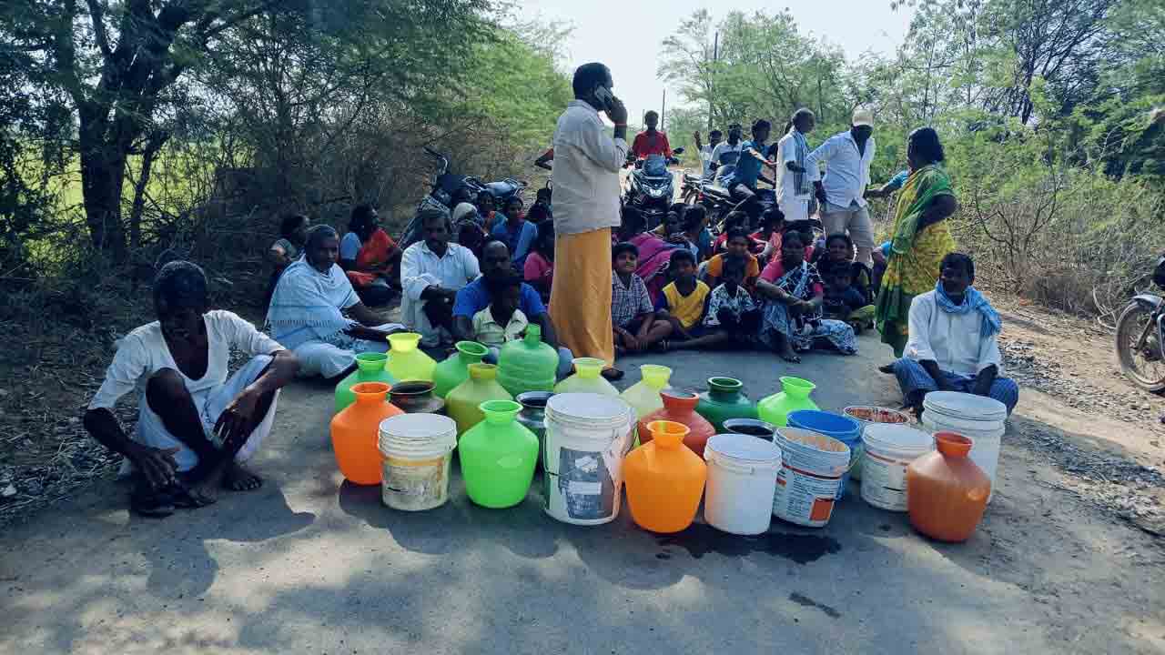 రుక్కంపల్లిలో దాహం దాహం