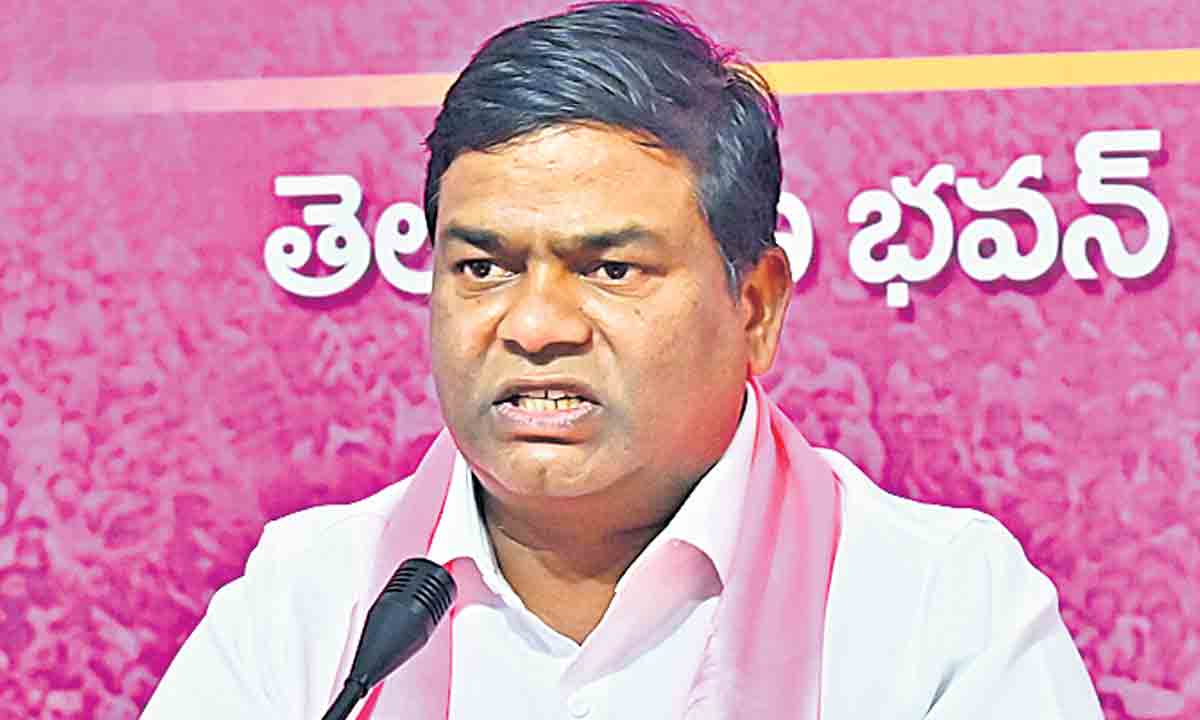 తెలంగాణ ప్రజలంటే విస్కీ బాటిళ్లా?