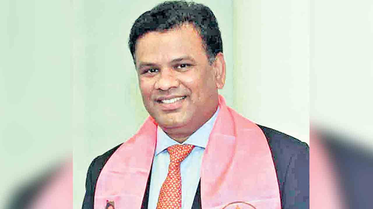 సభకు ఎన్నారైలు