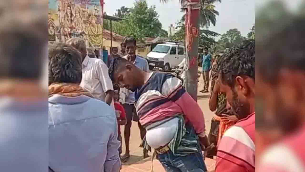 Man Tied To Pole, Beaten | ఆర్థిక వివాదం నేపథ్యంలో.. వ్యక్తిని స్తంభానికి కట్టేసి కొట్టారు