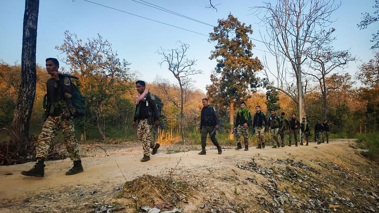 Operation Kagar | కర్రెగుట్టల్లో ఆపరేషన్ కగార్.. దండకారణ్యాన్ని చుట్టుముట్టిన వేల మంది జవాన్లు