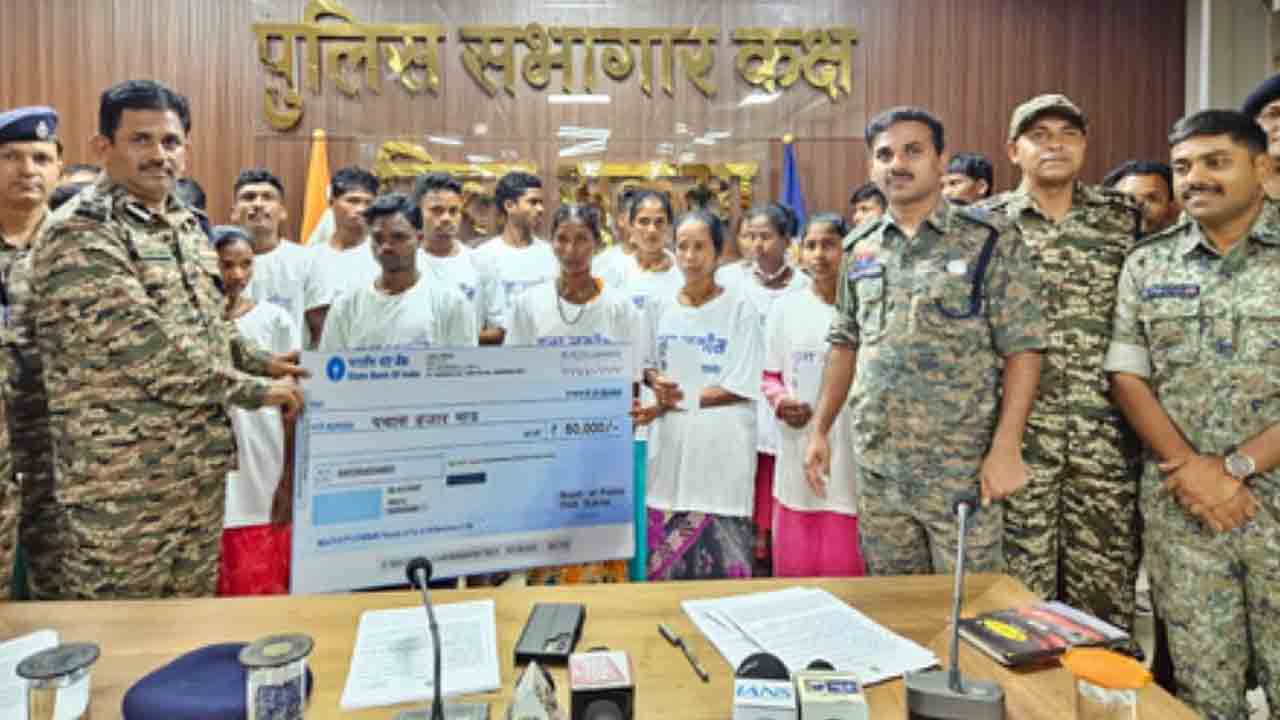 Chhattisgarh | ఛత్తీస్‌గఢ్‌లో 22 మంది మావోయిస్టులు లొంగుబాటు