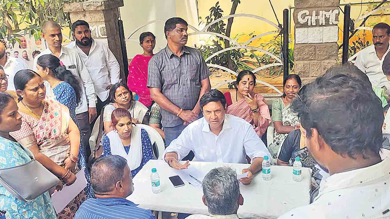 ప్రజల సమస్యలు పరిష్కరించడంలో నిర్లక్ష్యం