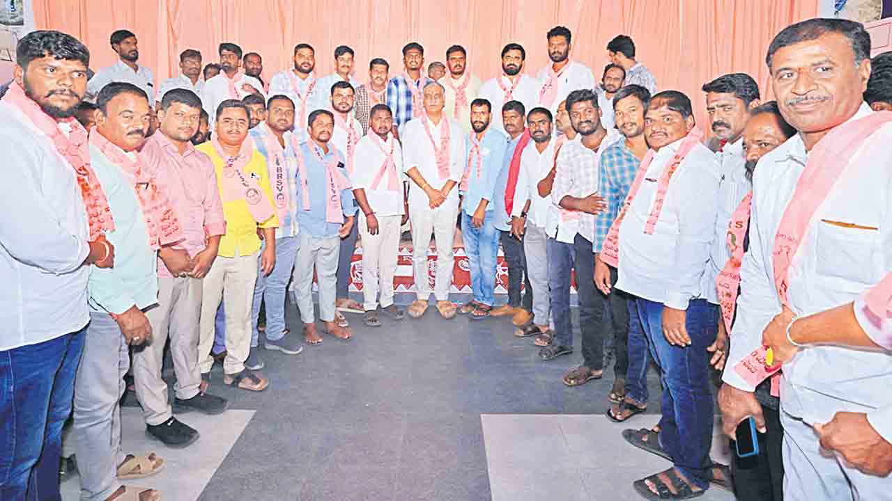 గులాబీ జెండాకు యువత గుండెకాయ