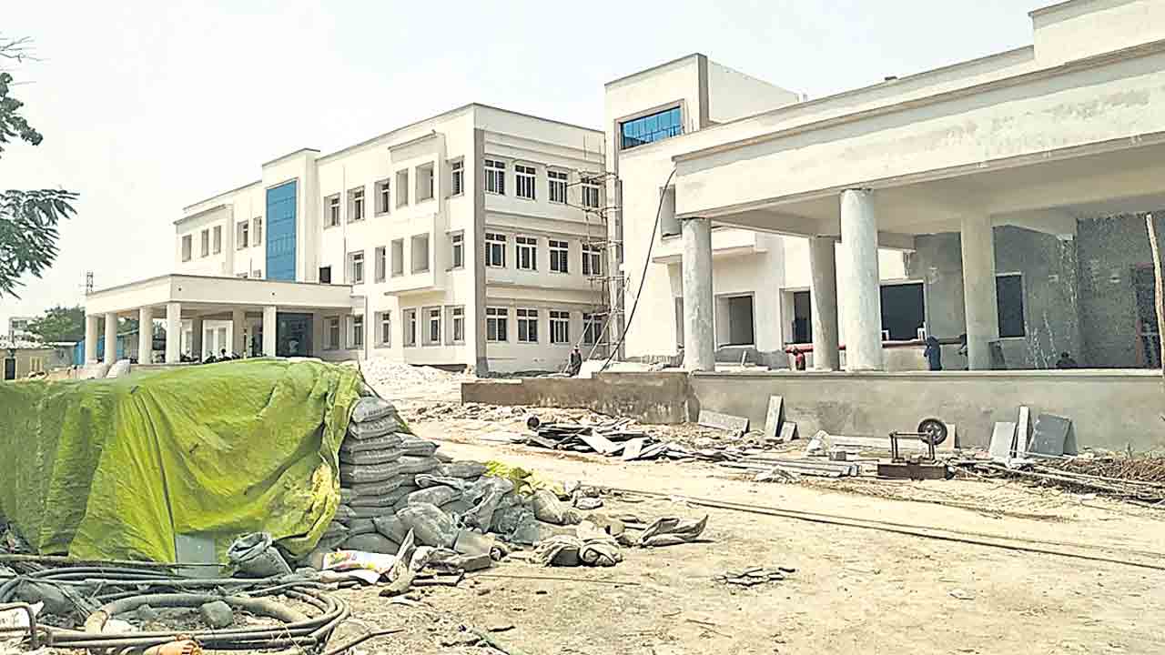 ఆలస్యం.. రోగులకు శాపం