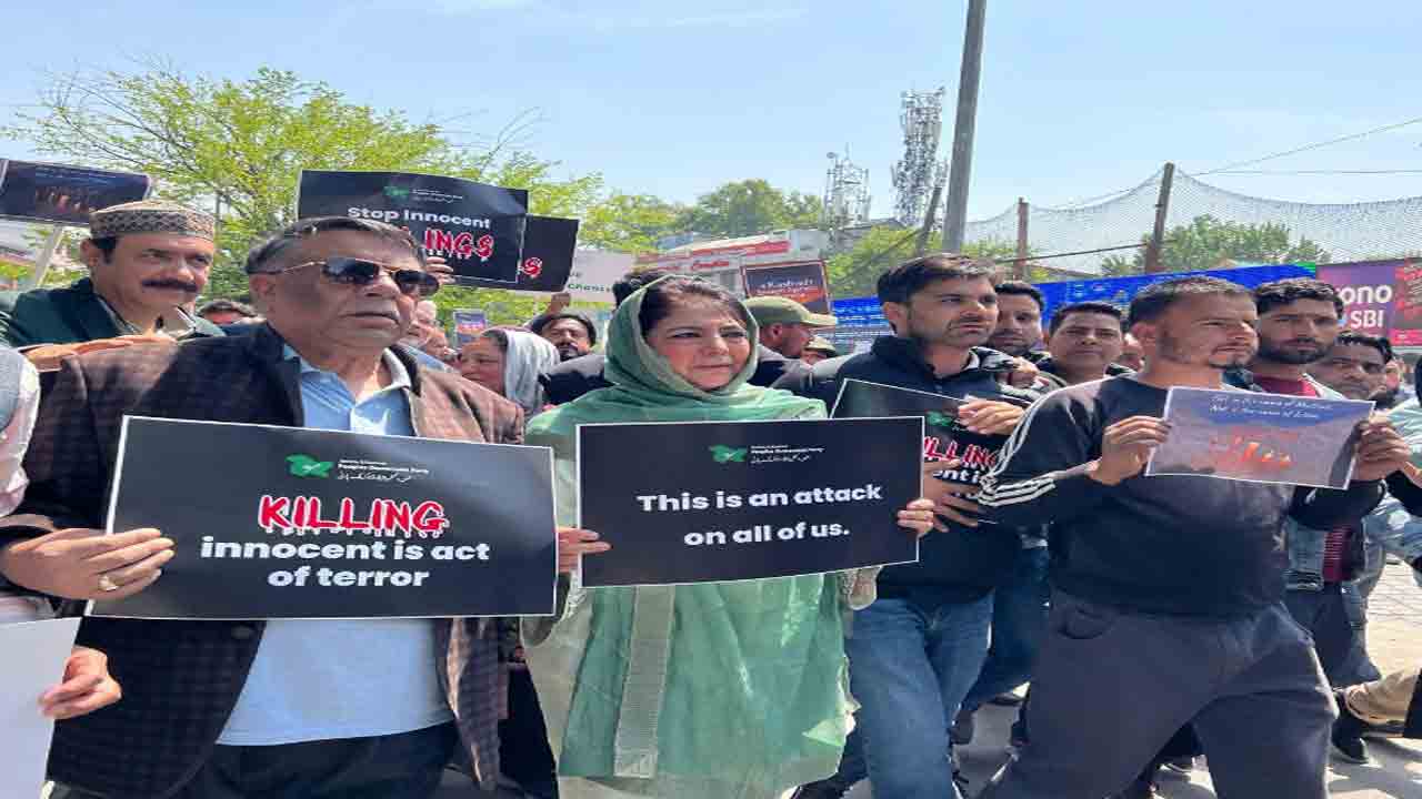 Mehbooba Mufti | మేం సిగ్గుపడుతున్నాం.. కశ్మీరీలు సిగ్గుపడుతున్నారు: మెహబూబా ముఫ్తీ