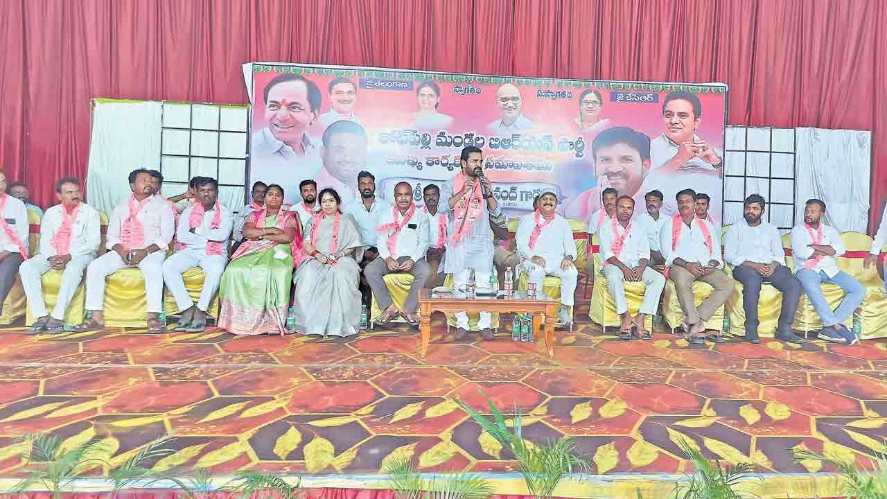 కార్యకర్తలను వేధిస్తే.. మేము రాగానే మిత్తీతో సహా తీర్చుకుంటాం