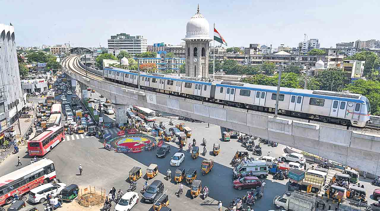 ఉన్న సిటీని మరిచి.. ఊహా నగరికి మెరుపులా?