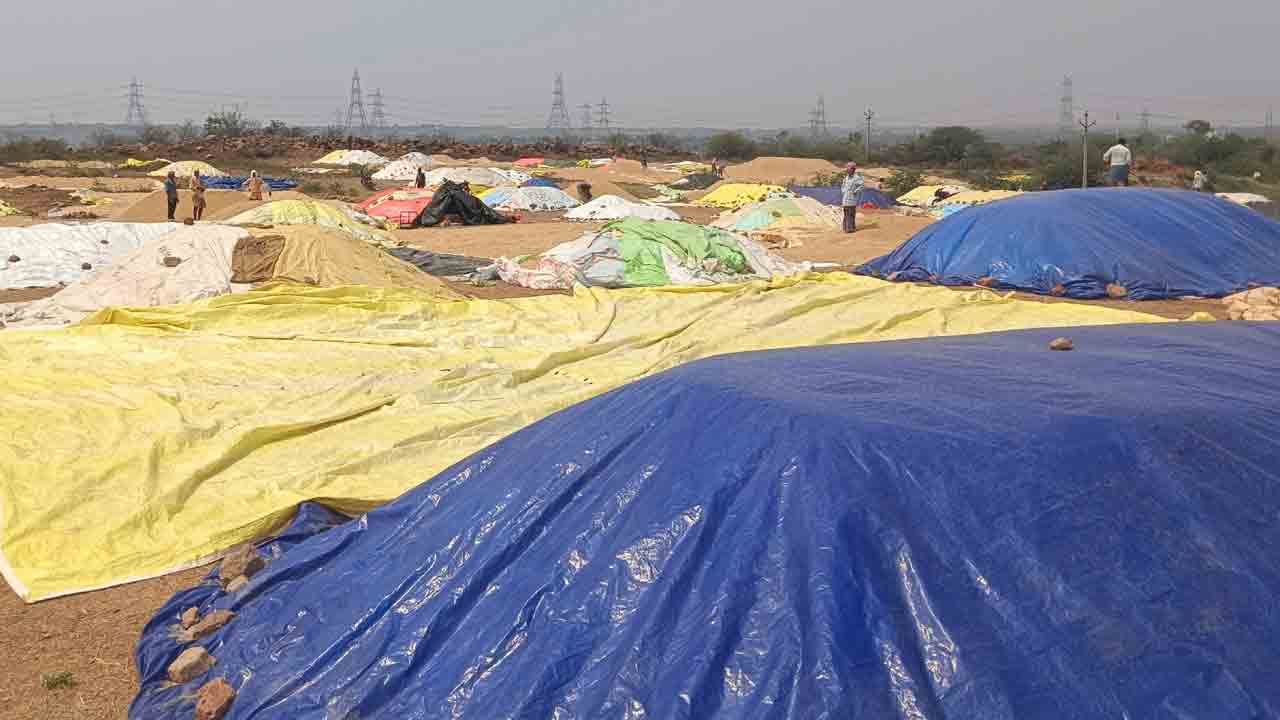 ధాన్యం.. దయనీయం