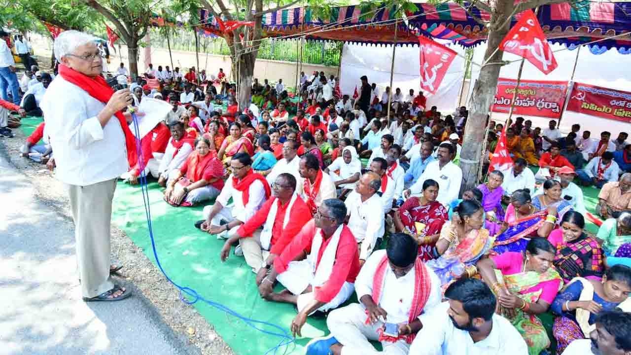 కాంగ్రెస్‌ హామీలన్నీ నీటి మూటలే