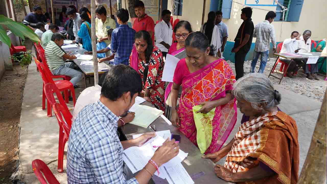 కొత్తవి ఇయ్యలే.. పాతవి పెంచలే…