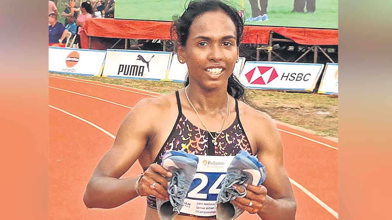 నిత్యకు స్వర్ణం