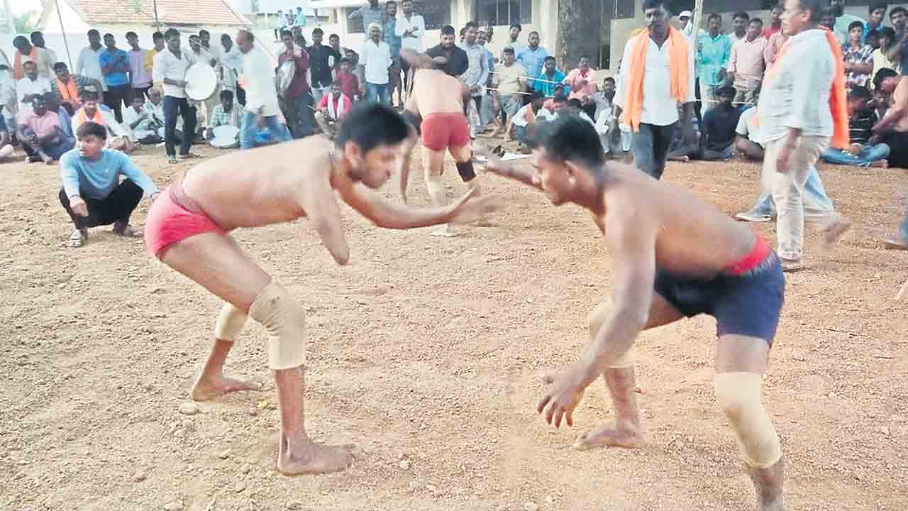 ‘ఒంటి చేతి’తో గెలిచాడు..