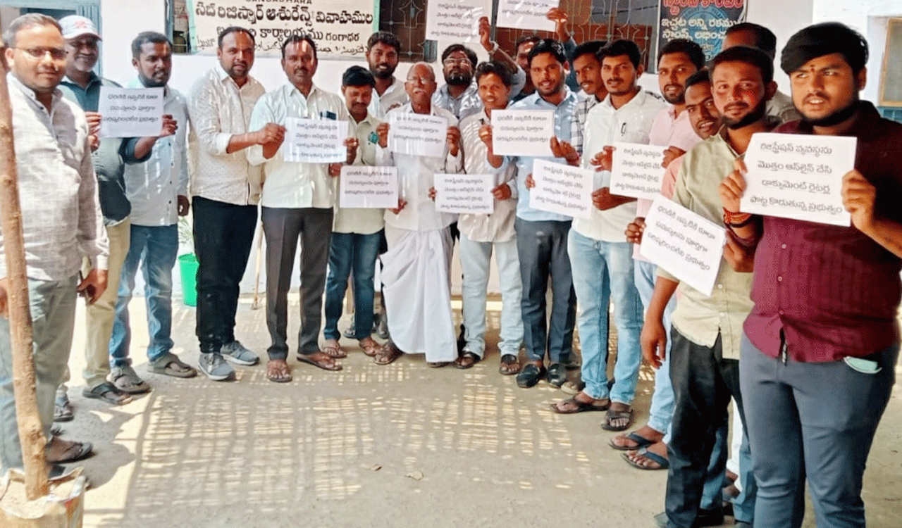 GANGADHARA |  ఆన్లైన్ స్లాట్ బుకింగ్స్ విధానం రద్దు చేయాలి