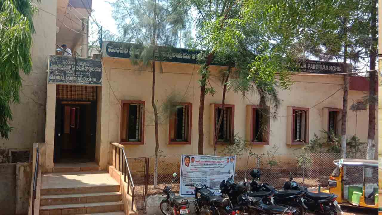 Officers | అధికారుల కొరత.. అటకెక్కిన గ్రామాల సమస్యలు