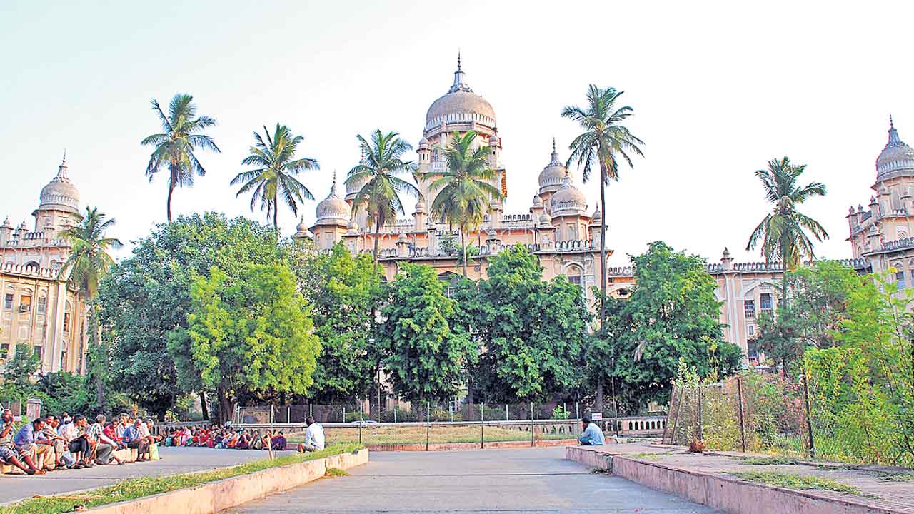 Osmania Hospital | ఉస్మానియా ఆస్పత్రిలో కరోనా ట్రీట్‌మెంట్‌కు సర్వం సిద్ధం : సూపరింటెండెంట్ డాక్టర్ రాకేశ్ సహాయ్