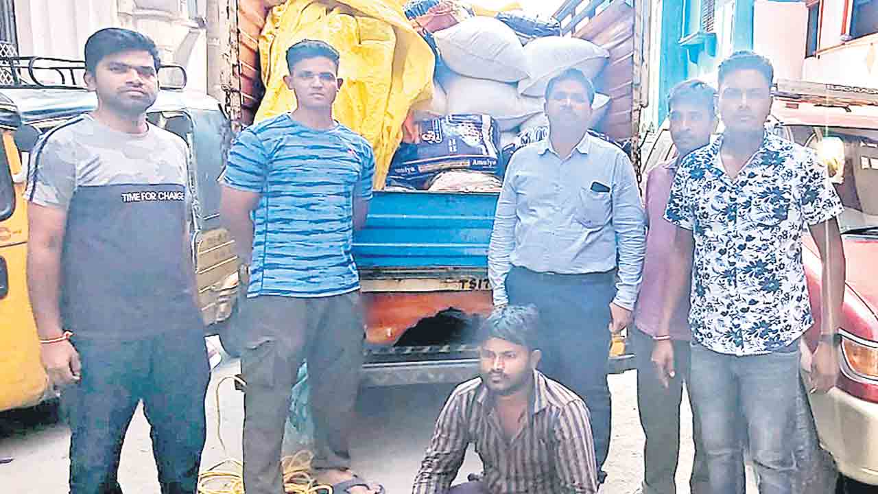 ఏడు టన్నుల పీడీఎస్‌ బియ్యం పట్టివేత