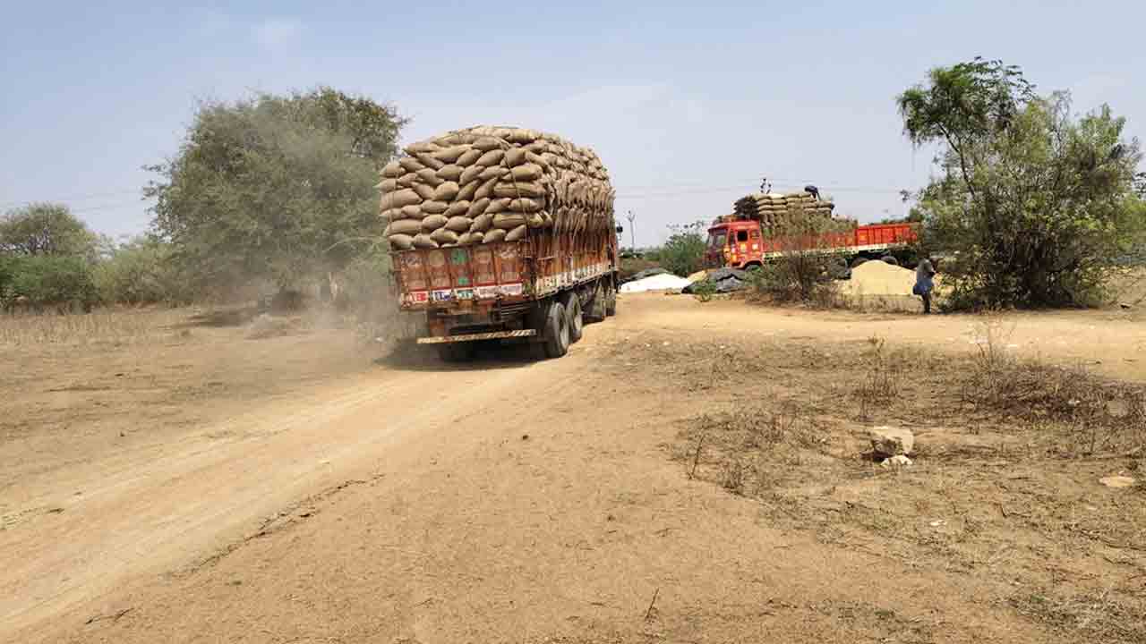 Namaste Telangana Effect | నమస్తే తెలంగాణ ఎఫెక్ట్ .. కొనుగోలు కేంద్రాల నుంచి ధాన్యం తరలింపు