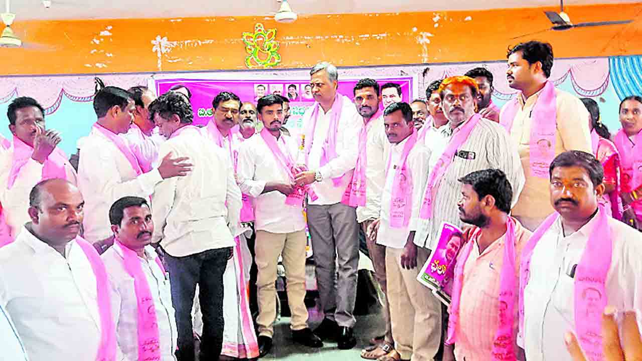 బరాజ్‌లు  కట్టించింది  కేసీఆరే..