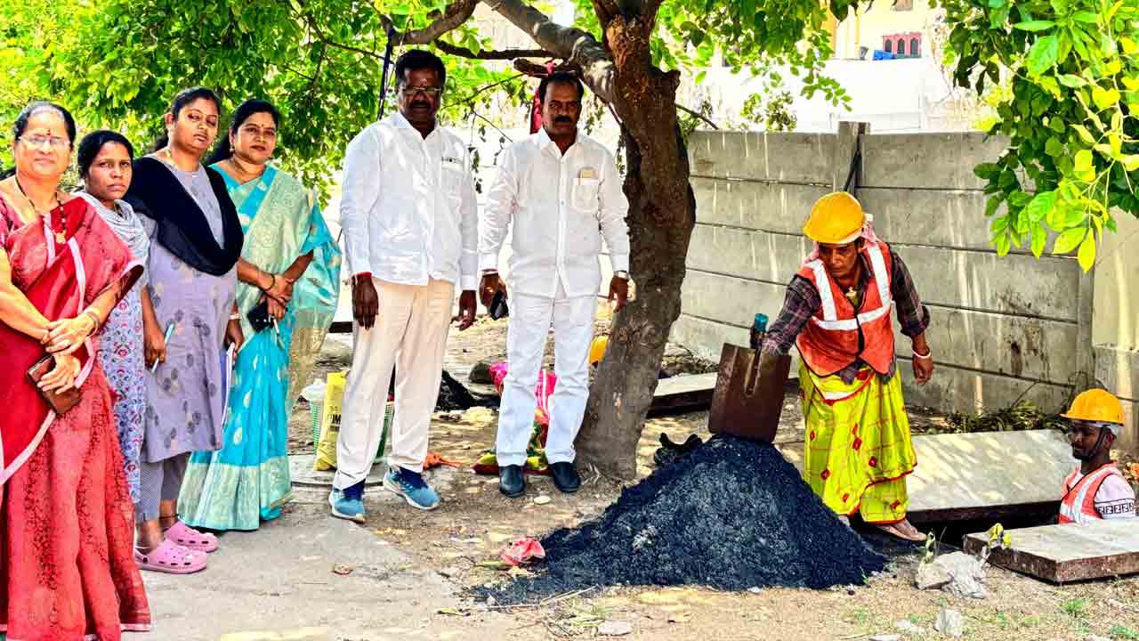 Pannala Devendar reddy | చెత్తా చెదారంతో దుర్వాసన రాకుండా చర్యలు : కార్పొరేటర్ పన్నాల దేవేందర్ రెడ్డి