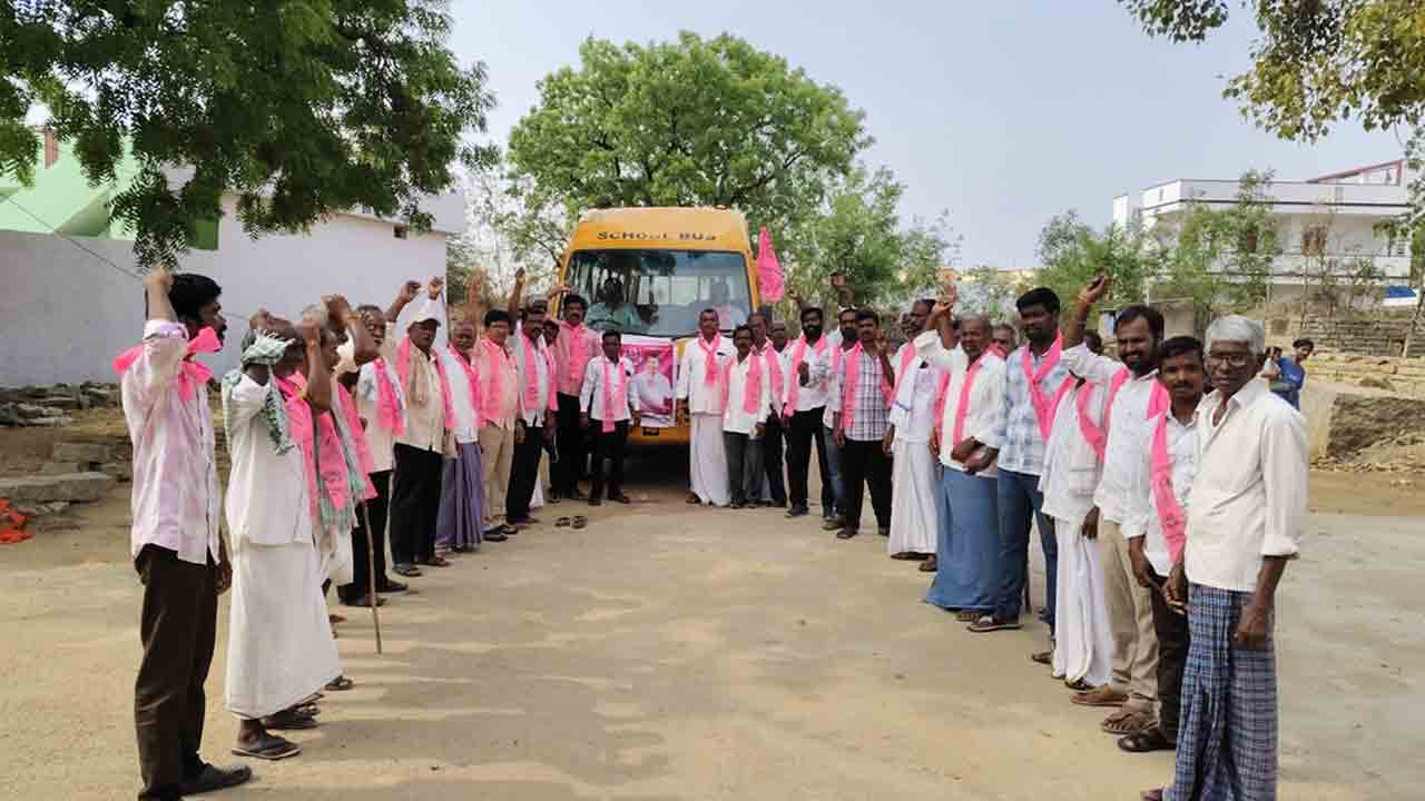 BRS Flag | ఊరూరా ఉప్పెనల కదిలిన గులాబీ సైన్యం.. బీఆర్ఎస్ జెండా ఆవిష్కరణలు