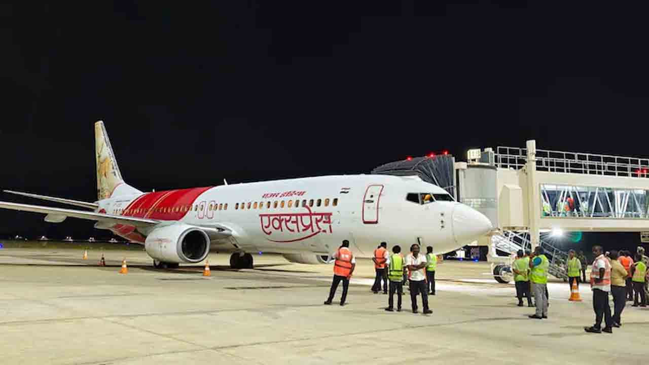 Pilot Dies | తీవ్ర విషాదం.. విమానం ల్యాండ్‌ అవ్వగానే గుండెపోటుతో పైలట్‌ మృతి