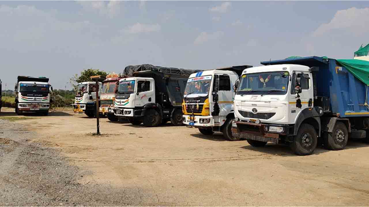 Police Caught Sand Lorrys