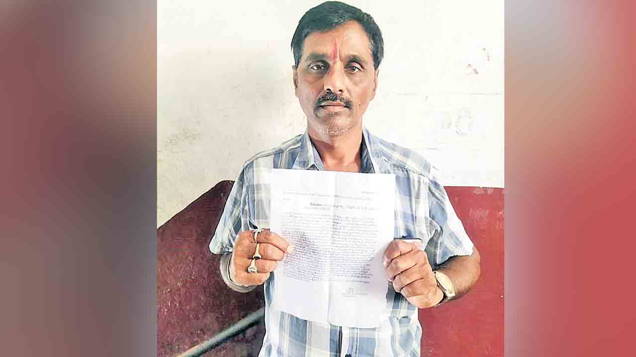 Mahabubabad | రైతుపైనే పోలీస్‌స్టేషన్‌లో ఫిర్యాదు.. తన భూమికి పాస్‌బుక్‌ కోరినందుకు ఆర్‌ఐ నిర్వాకం