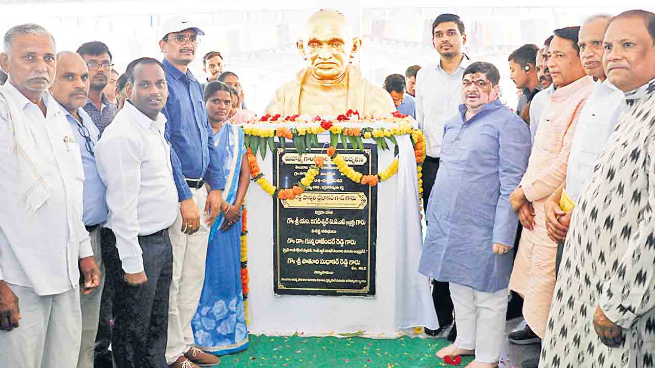 కలలను సాకారం చేసుకోవాలి