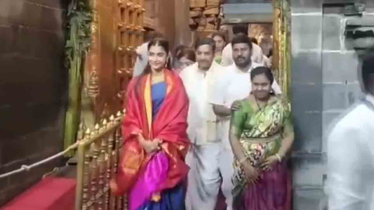 Pooja Hegde | తిరుమల శ్రీవారిని దర్శించుకున్న బుట్టబొమ్మ పూజా హెగ్డే.. VIDEO