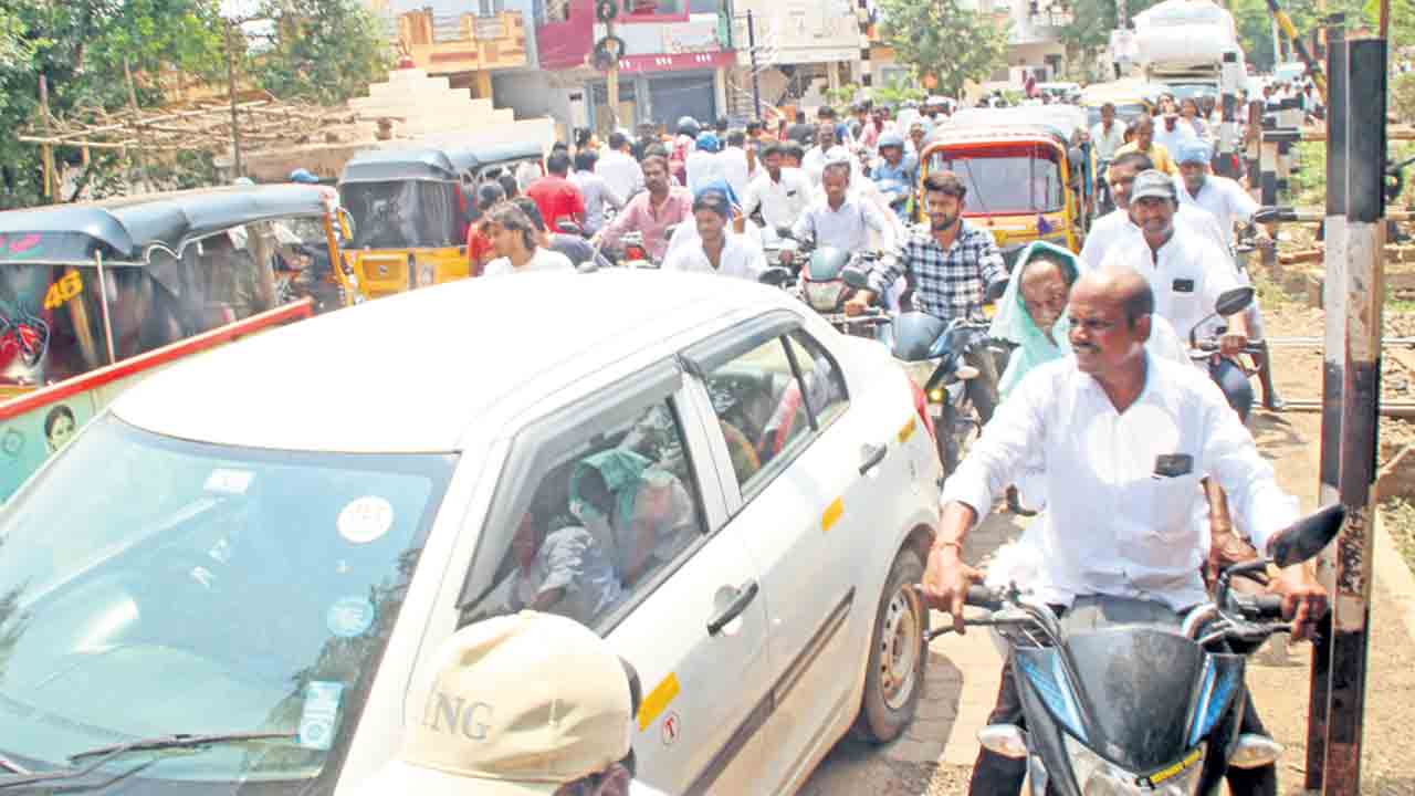 సర్వేలతోనే సరి..
