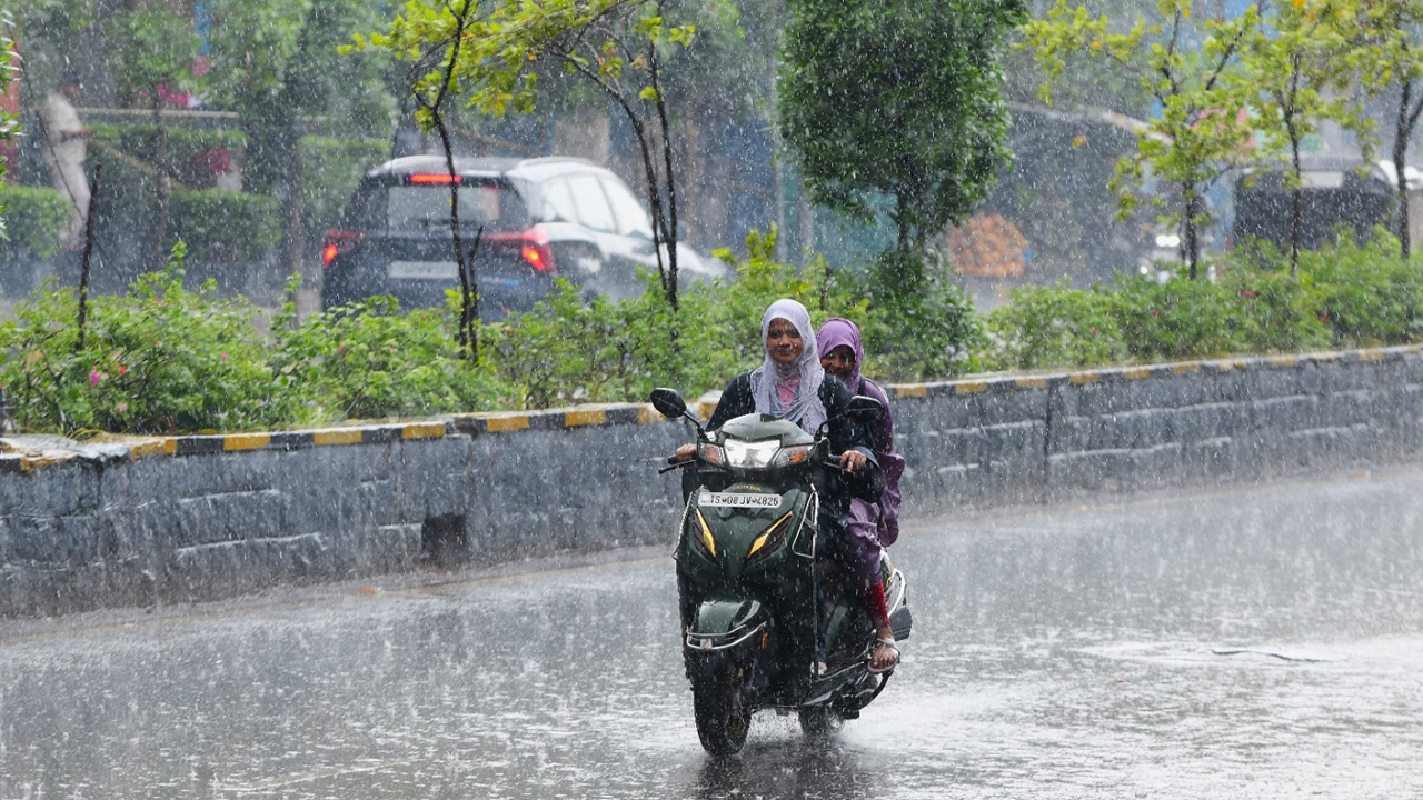 Hyd Rains | హైదరాబాద్‌ జంటనగరాల్లో పలుచోట్ల వర్షం..